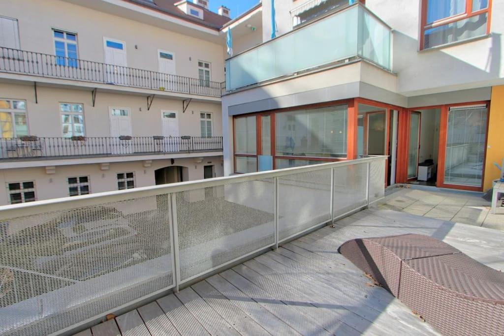 Auriapartments Karlin 2Kk S Terasou A Parkovanim Praga Exterior foto